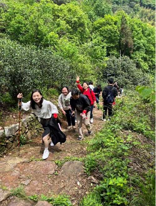 圖片2.jpg 【登山(shān)望湖(hú) 走(zou)進(jin)春天】上海創力(li)集(ji)團(tuán)開展(zhan)2024年(nian)山(shān)野徒步活動(dòng)(圖3)
