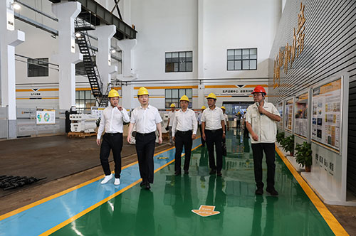 上海青浦區(qu)政協主(zhu)席曹衛東一(yi)行走(zou)訪上海創力(li)集(ji)團(tuán)考察指導(dao)(圖1) 上海青浦區(qu)政協主(zhu)席曹衛東一(yi)行走(zou)訪上海創力(li)集(ji)團(tuán)考察指導(dao)(圖1)