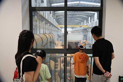 參觀公(gōng)司智能(néng)工(gong)廠(chǎng)-(2).jpg 參觀公(gōng)司智能(néng)工(gong)廠(chǎng)-(2).jpg